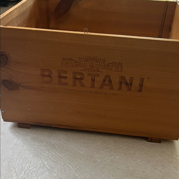Bertani Amarone Della Valpolicella Wooden Wine Crate - Natural Wood - Picture 3 of 7